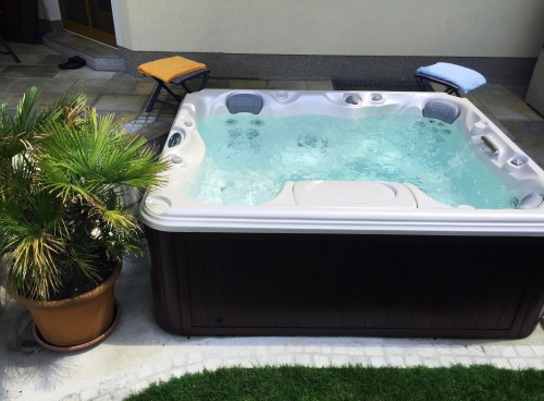 sundance spas buying guide - hot tub