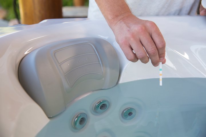Test Hot Tub Alkalinity Using Ph Test Strips